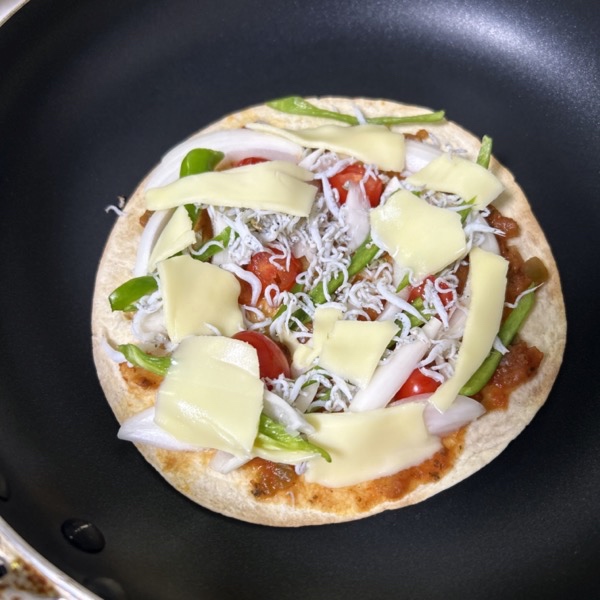 しらすをたっぷりのせる